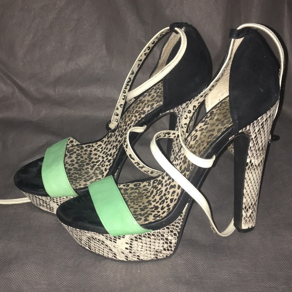 Steve Madden faux snakeskin platform heels - Picture 2 of 3